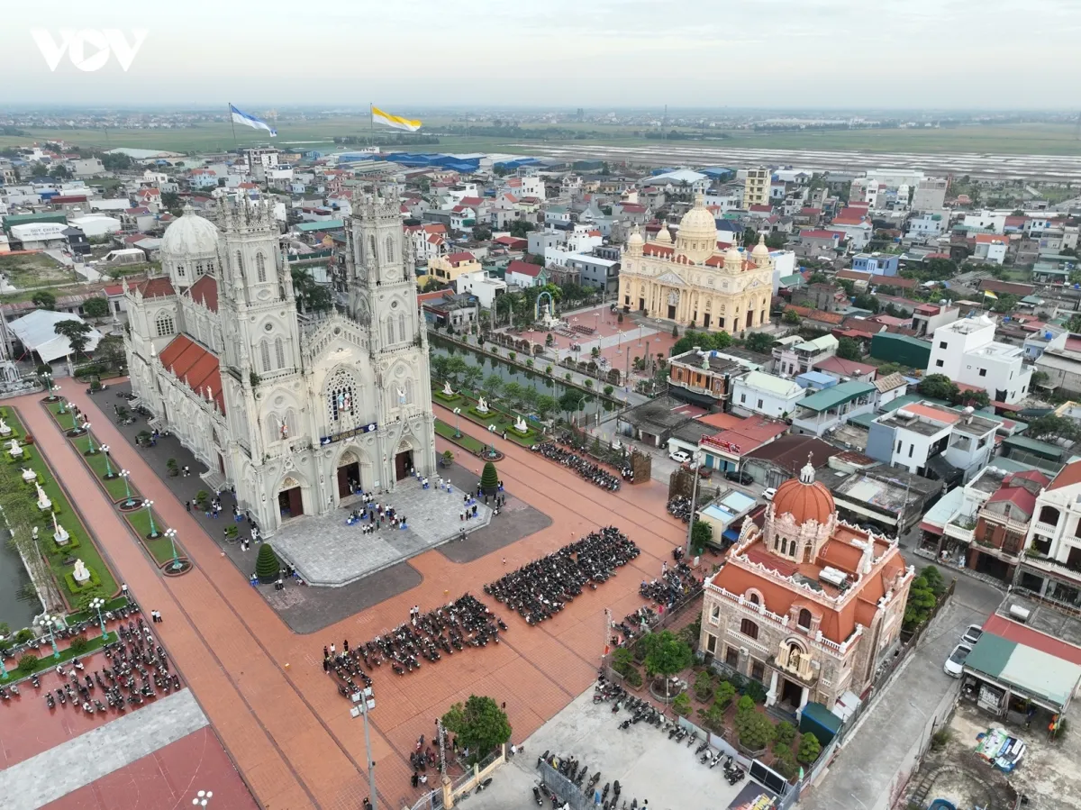 Tổng thể Đền Thánh Kiên Lao