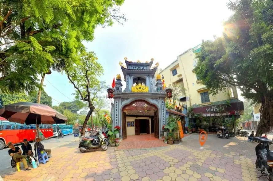 Cảnh quan bên ngoài Chùa Bà Nành