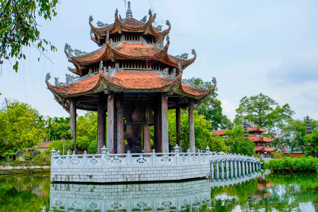 Cận cảnh Lầu Quan Âm trong di tích Chùa nôm (Linh Thông Cổ Tự)