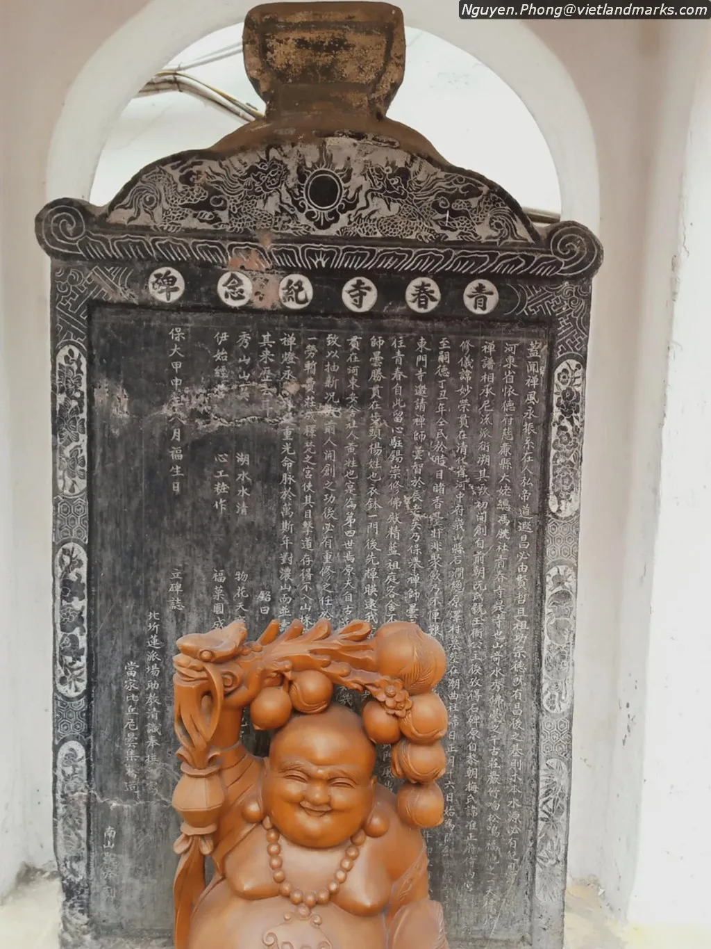 Bia đá tại Chùa Phùng Khoang