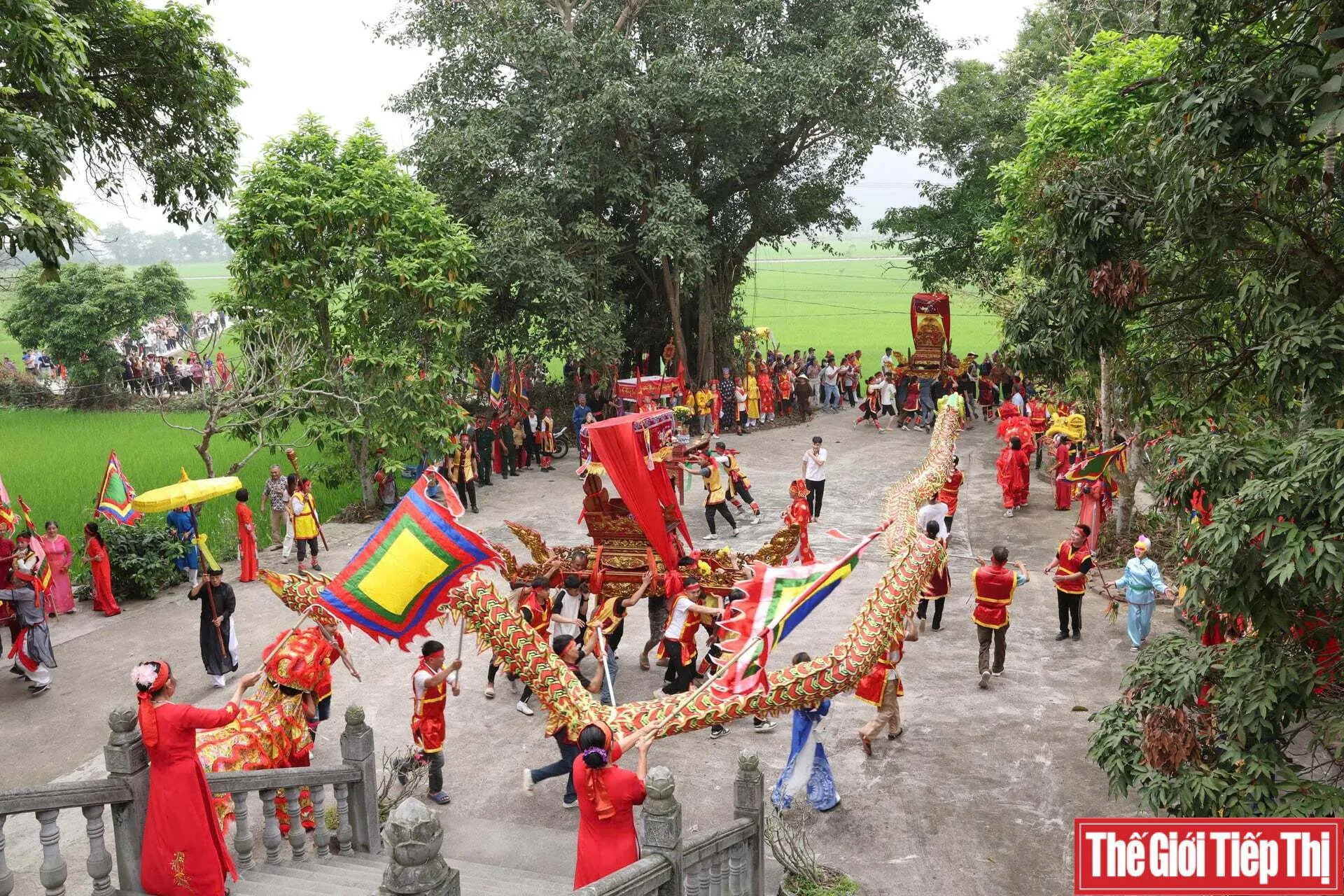 Khung cảnh lễ rước kiệu tại Lễ hội làng Hoàng Sơn