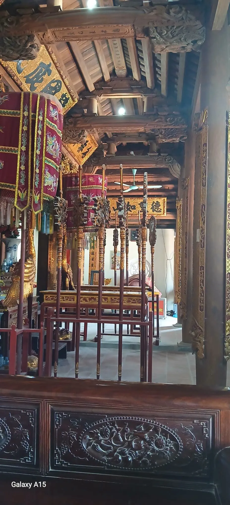 Kiến trúc gỗ trên nóc đình Nhân Đạo