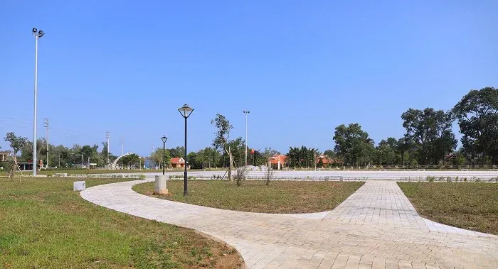 Khuôn viên Khu lưu niệm Đại thi hào Nguyễn Du