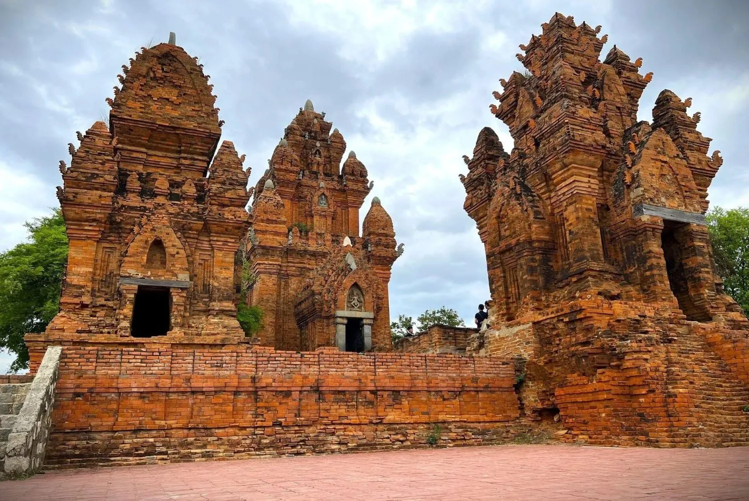 Cảnh quan kiến trúc di tích Tháp Po Klong Garai