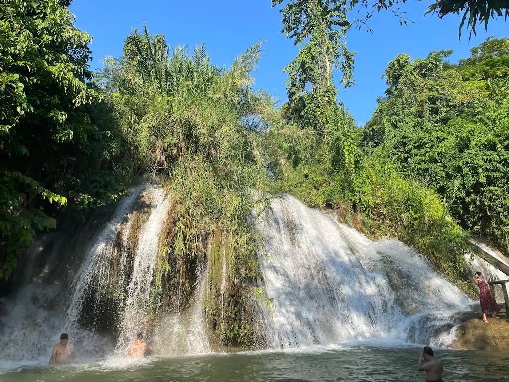 Cảnh quan khu di tích Thác Pác Ban