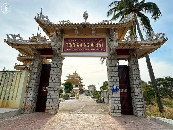 Cổng Tịnh xá Ngọc Hải