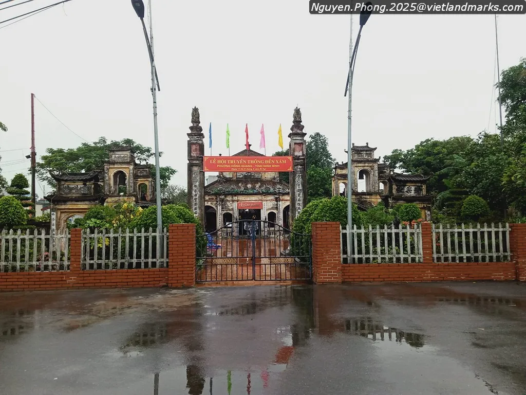 Cổng Đền Xám