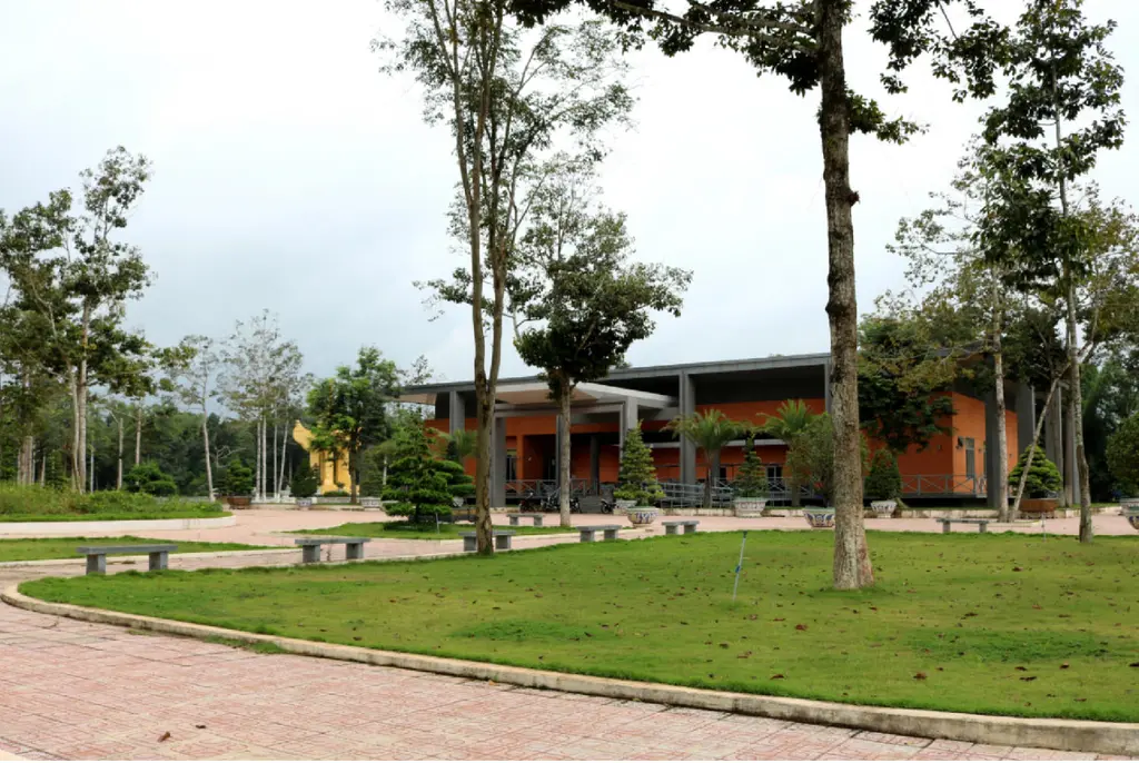 Khuôn viên Di tích Căn cứ Tà Thiết
