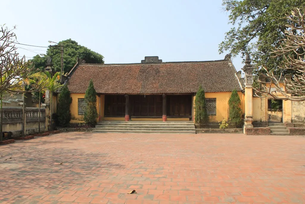 Khuôn viên Đền Bà Chúa Kho