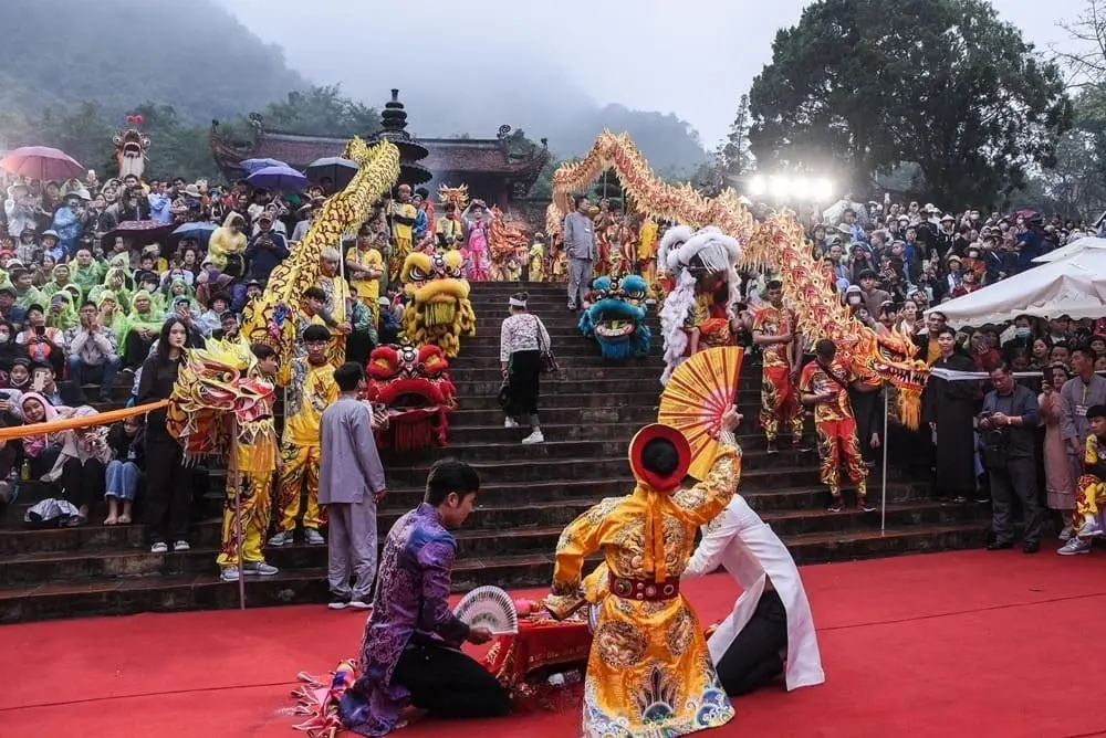 Phần lễ tại Hội Chùa Hương