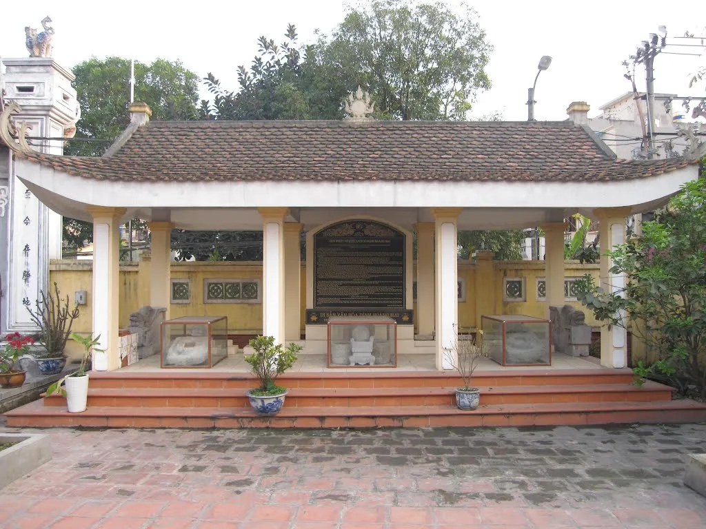 Nhà trưng bày tại Đình Hoàng Mai