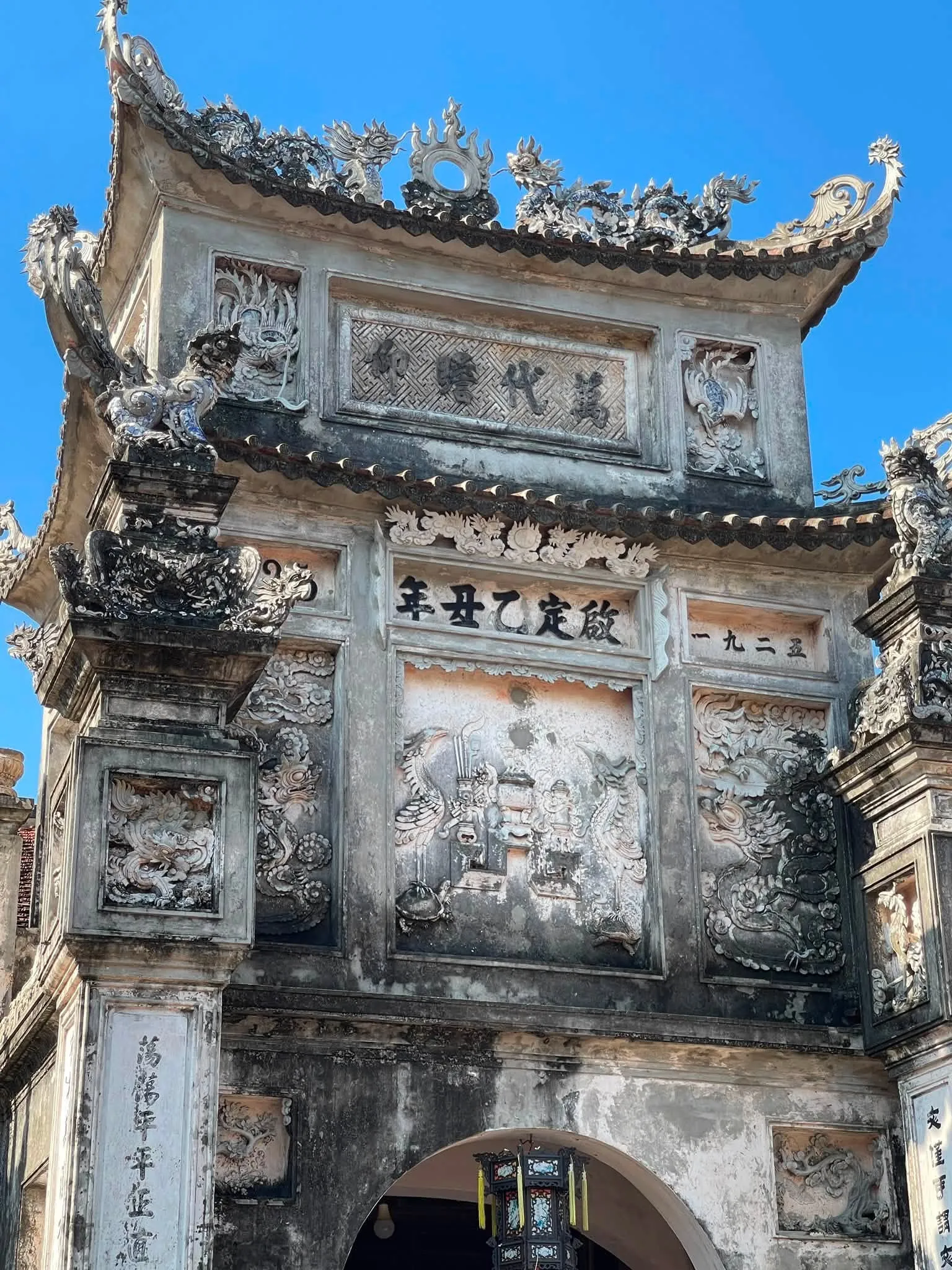 Hoạ tiết trang trí cổng vào đình Mui