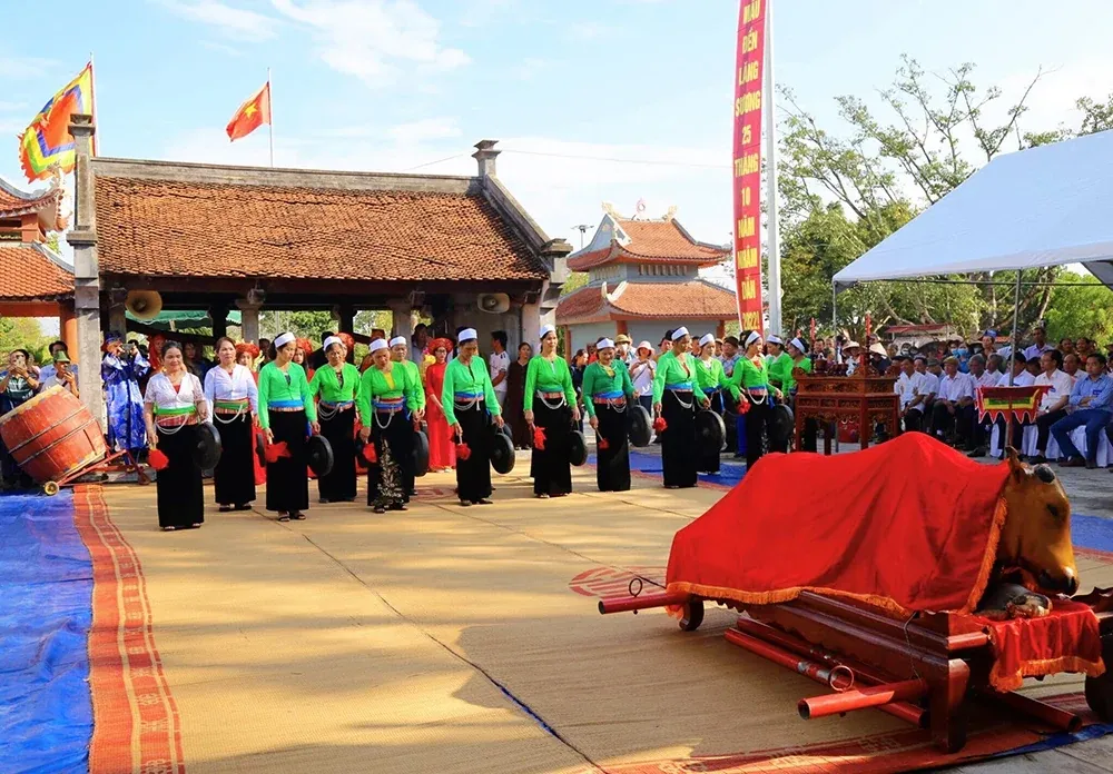Khung cảnh lễ tế tại Lễ giỗ Đức Thánh Mẫu Đinh Thị Đen