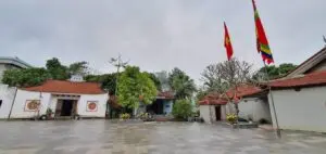 Khuôn viên Đền Cầu Khoai