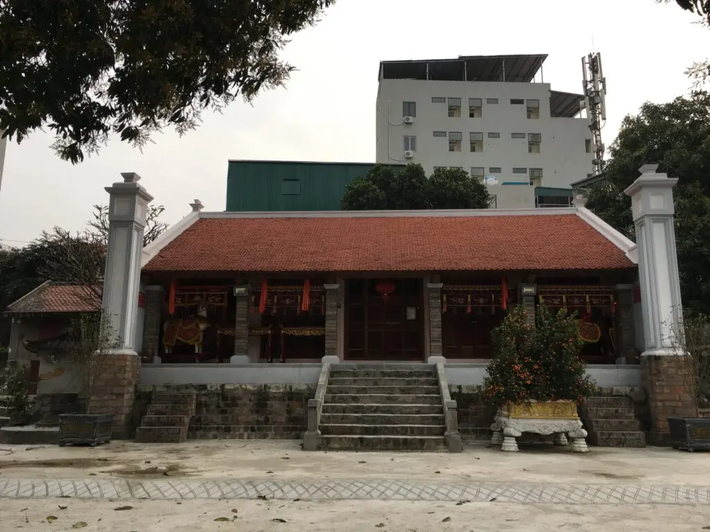 Khuôn viên Đình Giáp Nhất