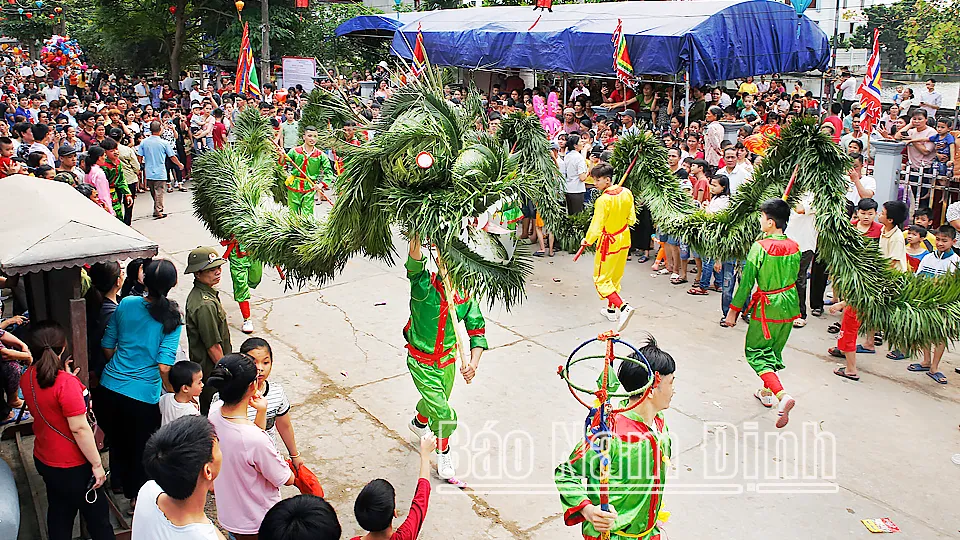Múa rồng mây ở Lễ hội Thái Bình xướng ca