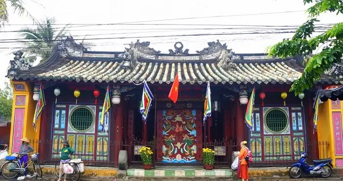 Mặt trước Chùa Ông Hội An