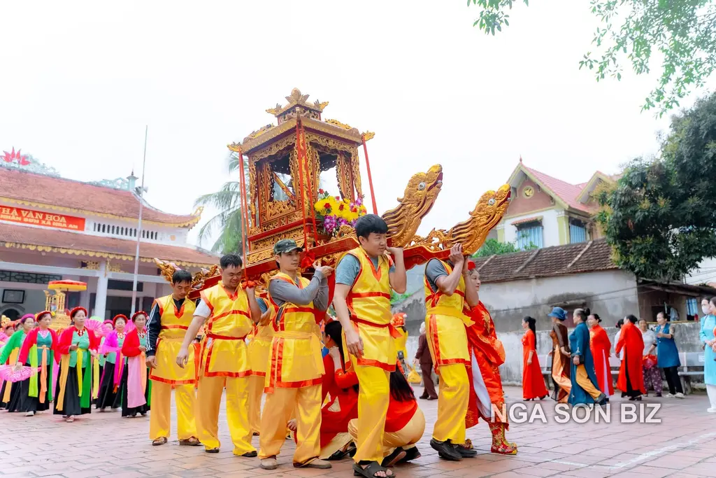 Lễ rước kiệu tại Lễ hội Đền Bái La