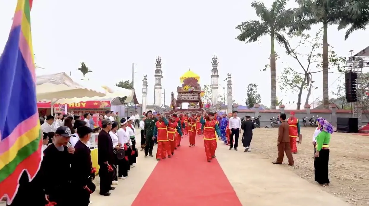 Lễ rước kiệu tại Lễ hội đình Khoang