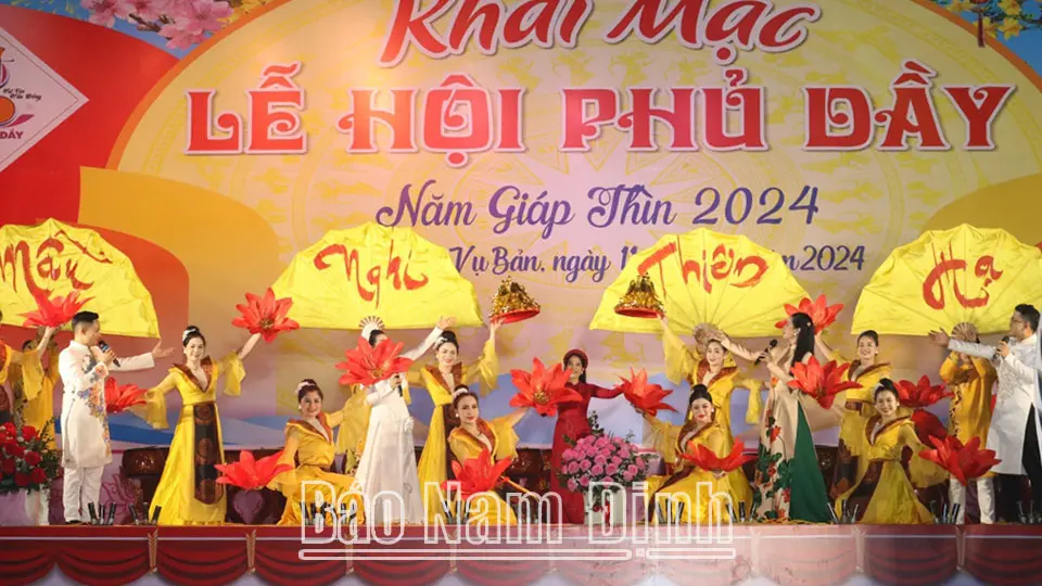 Chương trình văn nghệ khai mạc Lễ hội Phủ Dầy
