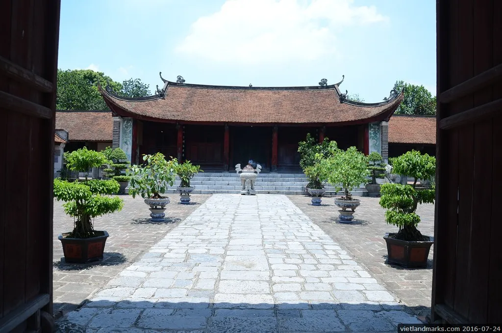 Khu đền chính Di tích Cổ Loa