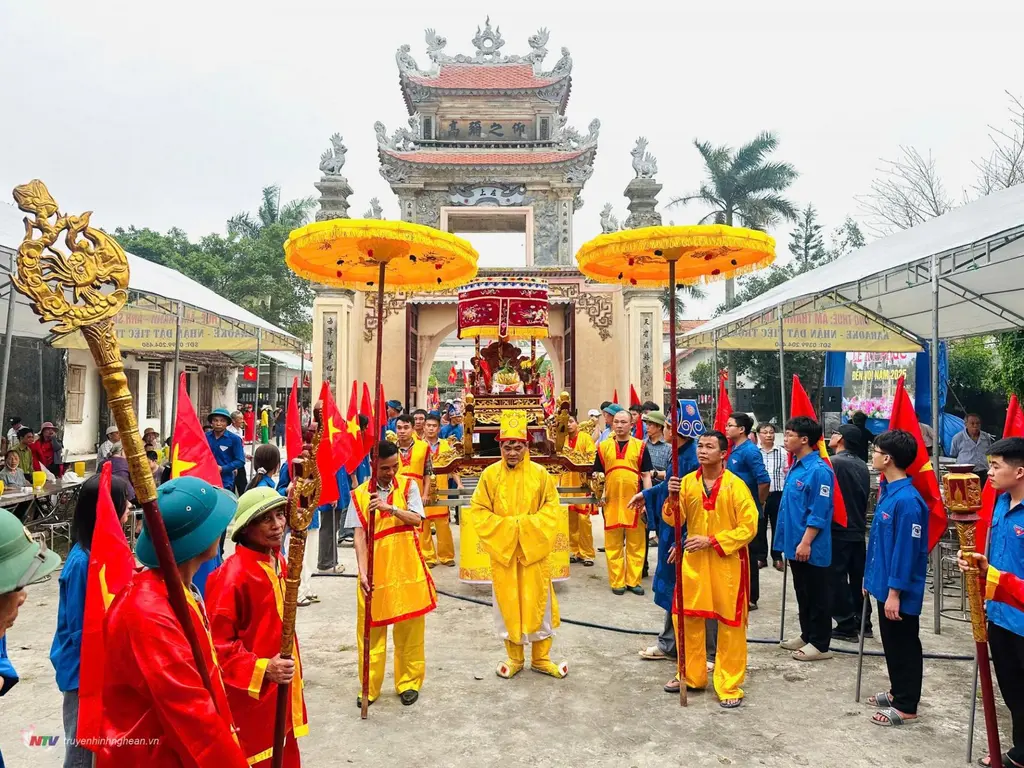 Lễ rước kiệu tại Lễ Kỳ phúc Đền Voi
