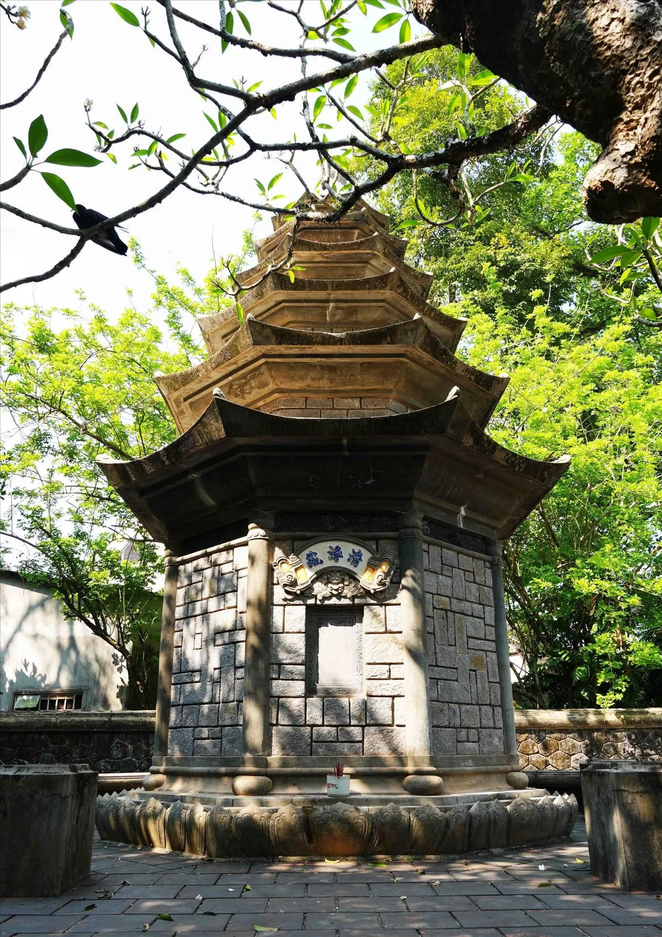 Tháp mộ Chùa Báo Quốc