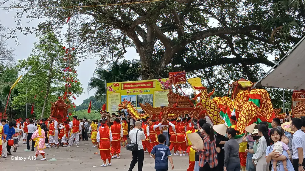 Quang cảnh ngày hội làng Bài Trượng