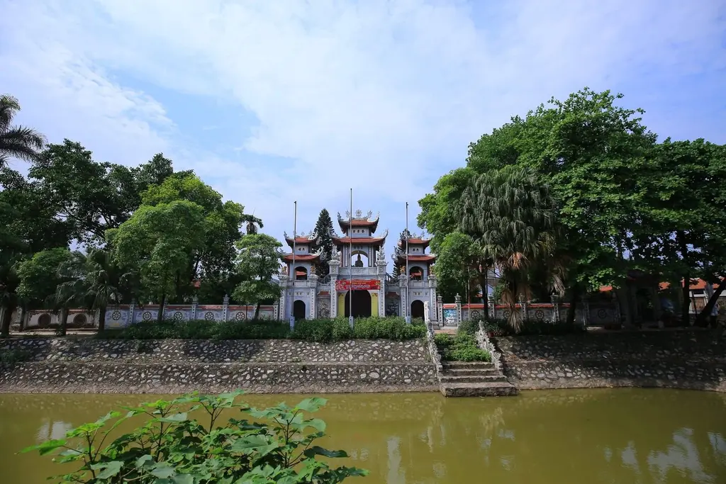 Cảnh quan không gian bên ngoài di tích Chùa Kim Lan (Linh Ứng Tự)