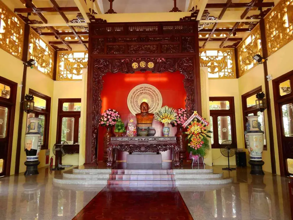 Chánh điện thờ Chủ tịch Tôn Đức Thắng