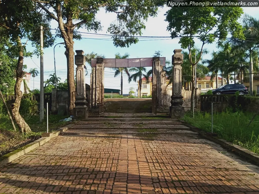 Lối dẫn vào Đền Hổ Bái