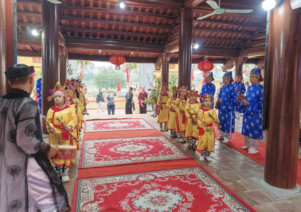 Quang cảnh lễ tế tại Lễ hội đình Sơn Vi