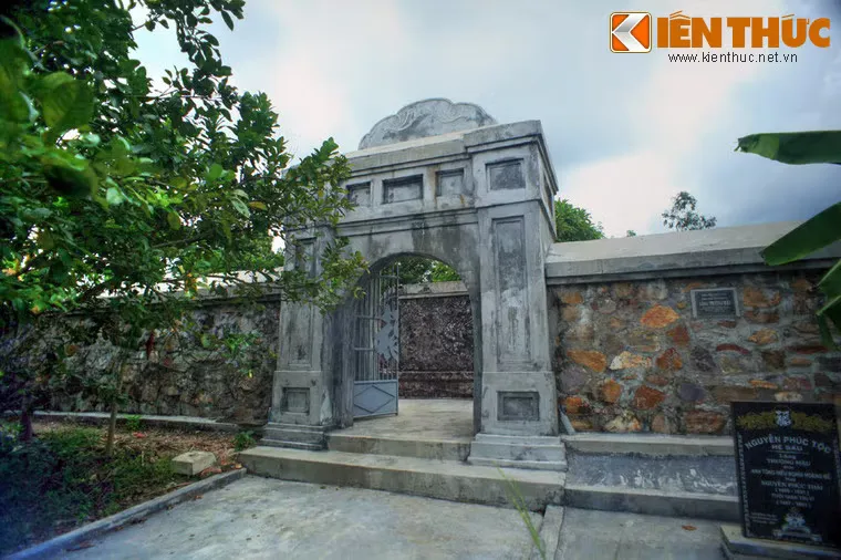 Cổng Lăng Trường Mậu
