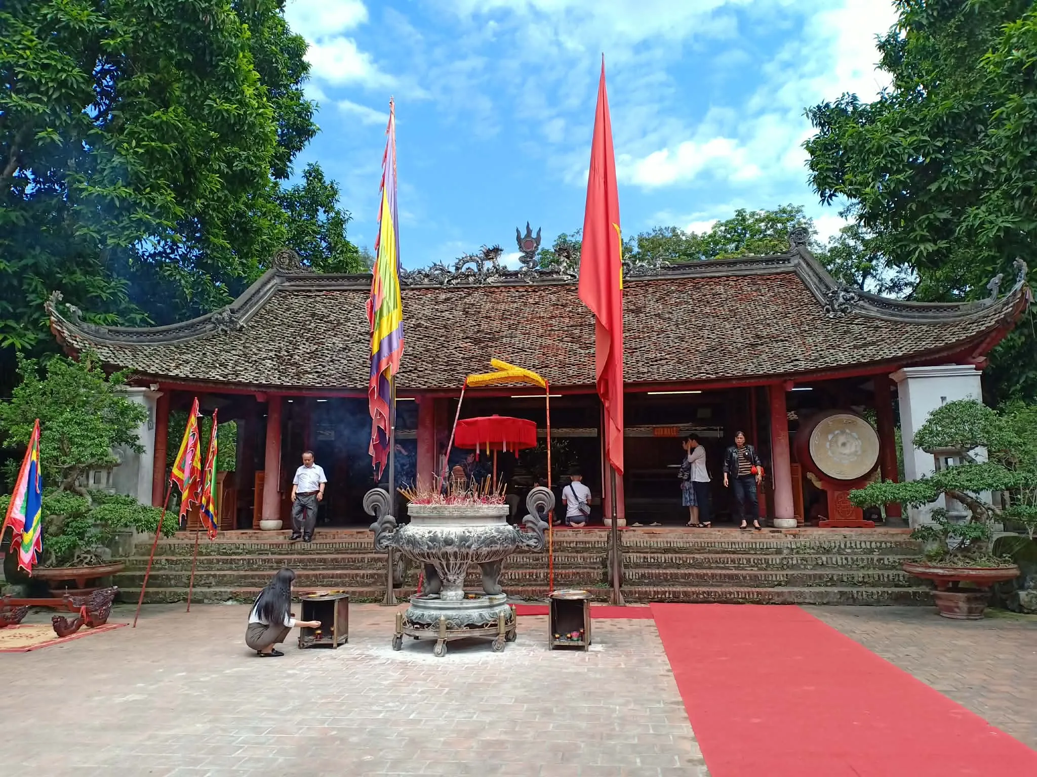 Chính diện Đền Và