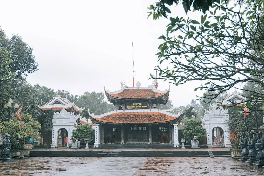 Không gian di tích Núi Quyết Và Phượng Hoàng Trung Đô