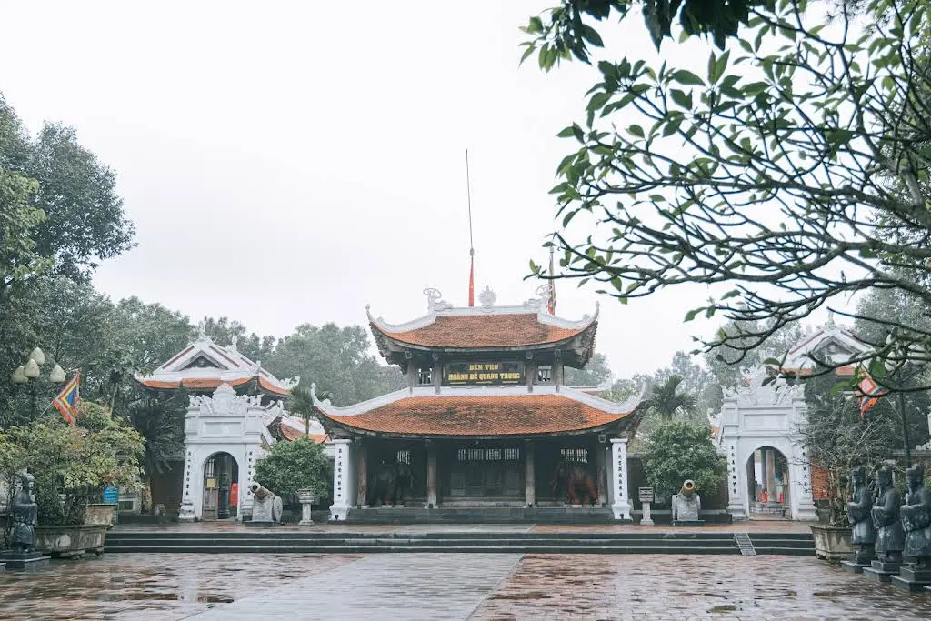 Không gian di tích Núi Quyết Và Phượng Hoàng Trung Đô
