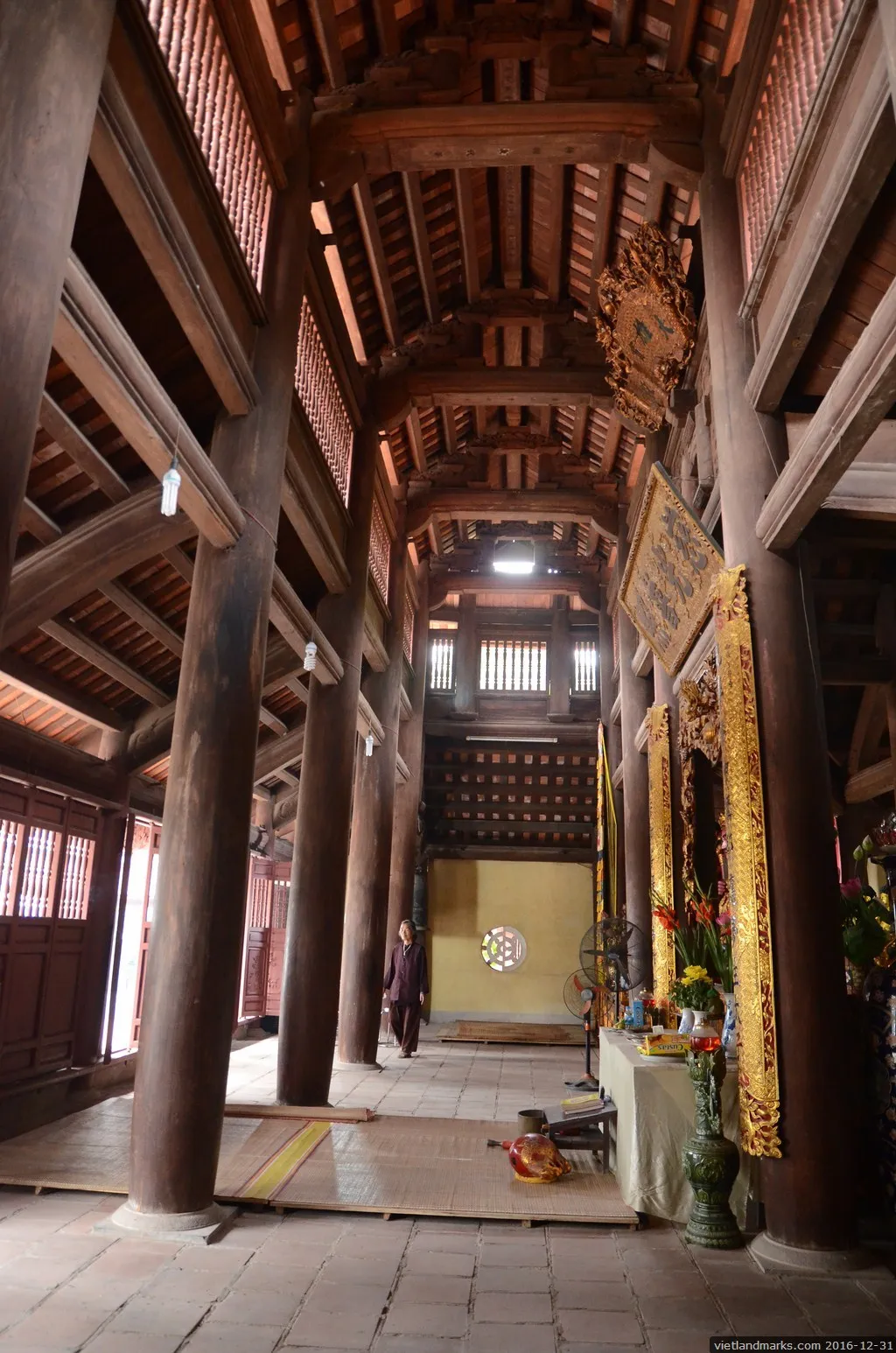 Không gian bên trong Chùa Thanh Mai