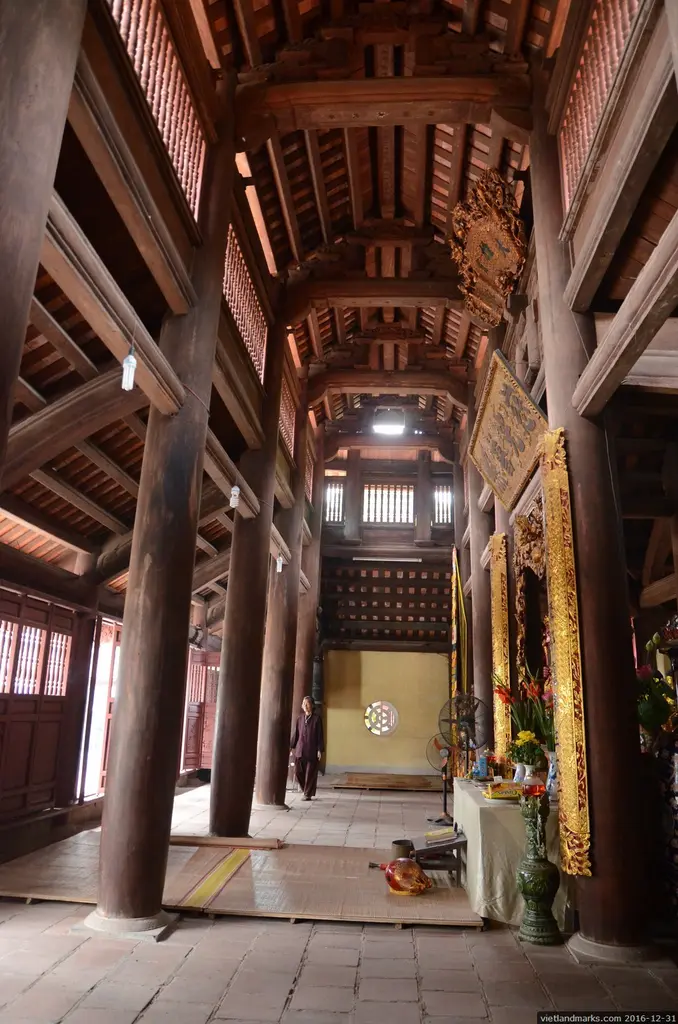 Không gian bên trong Chùa Thanh Mai