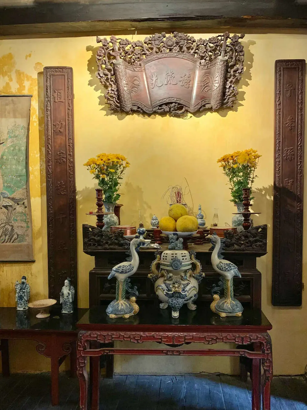 Gian thờ bên trong ngôi nhà số 87 Mã Mây