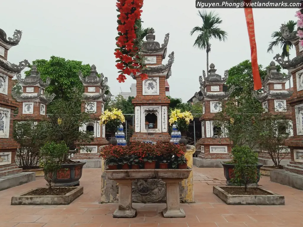 Khuôn viên Chùa Hưng Khánh