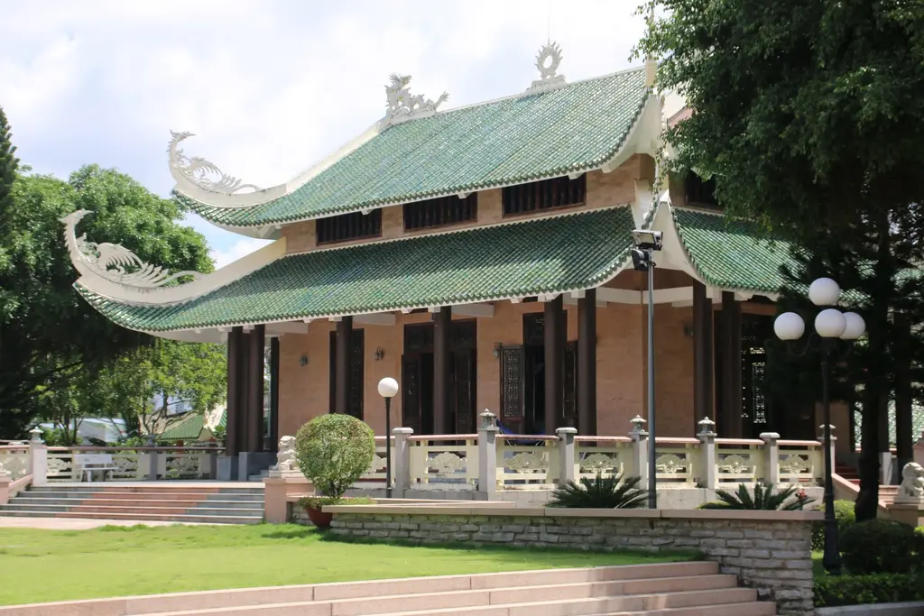 Cảnh quan di tích lịch sử Mộ Thủ Khoa Bùi Hữu Nghĩa