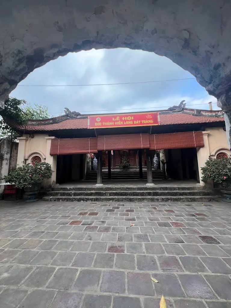 Di tích Văn chỉ Bát Tràng nhìn từ trong di tích