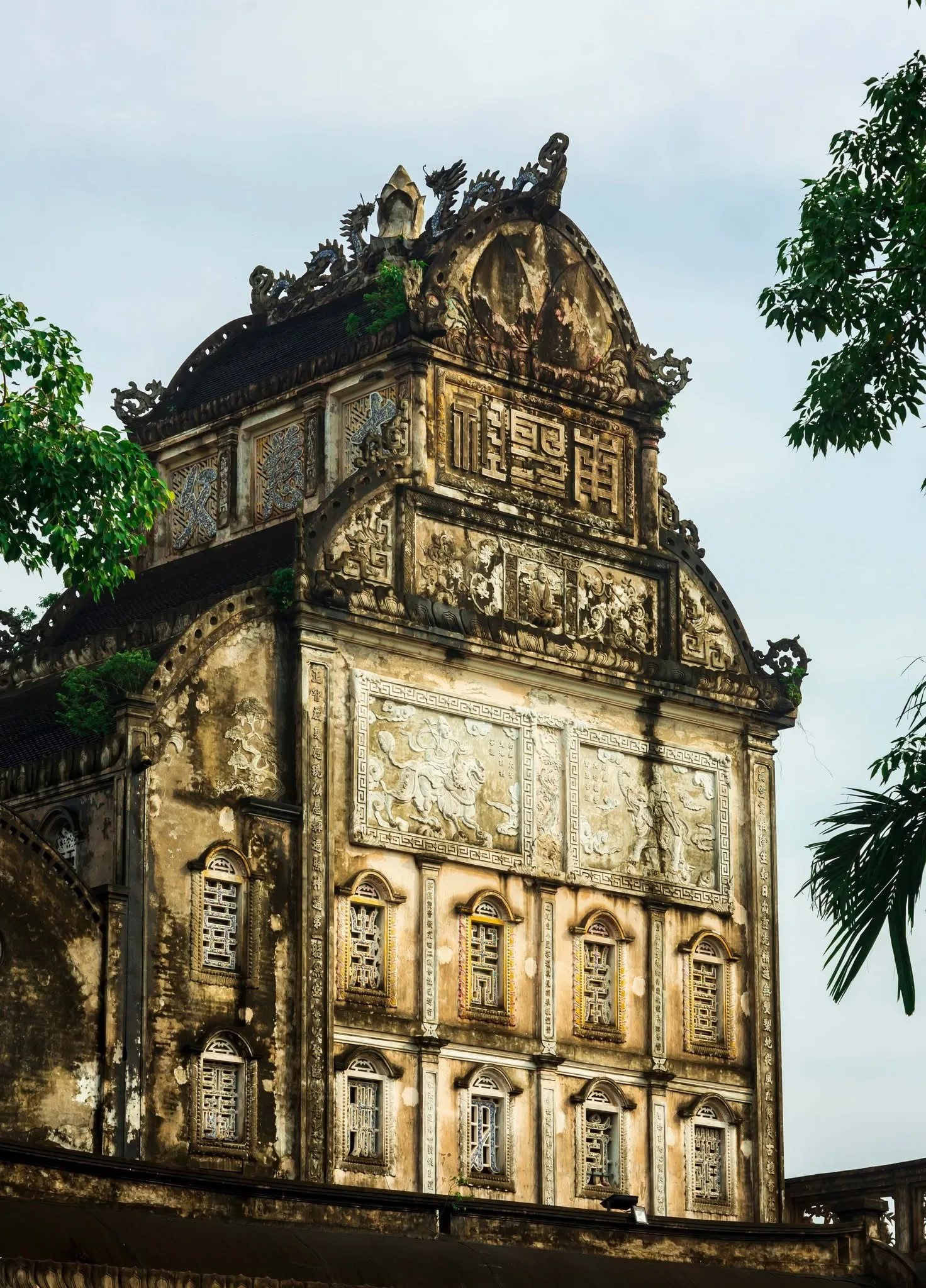 Không gian, kiến trúc bên ngoài toà chính điện chùa Cổ Lễ