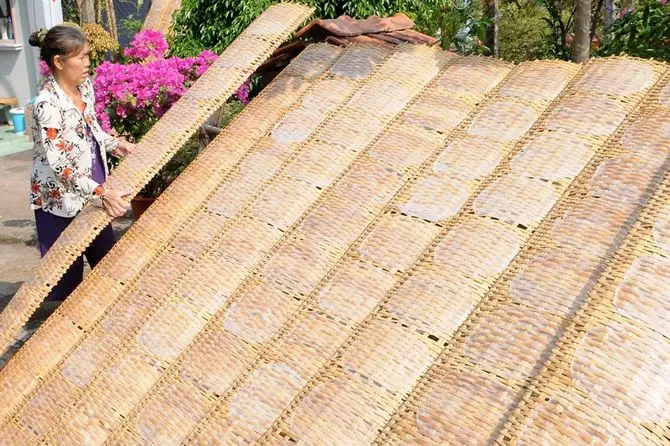 Công đoạn phơi bánh tráng