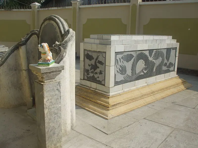Mộ phần Huỳnh Mẫn Đạt