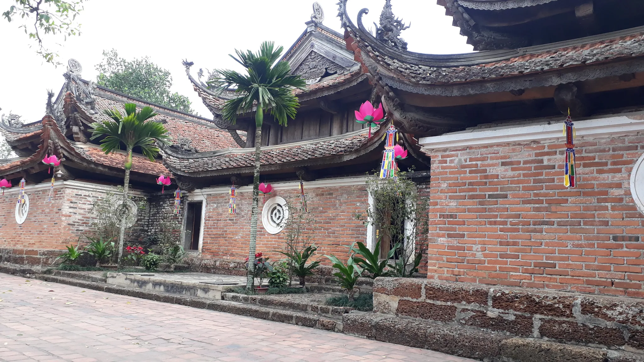 Cảnh quan phía đầu hồi chùa Tây Phương (Sùng Phúc Tự)