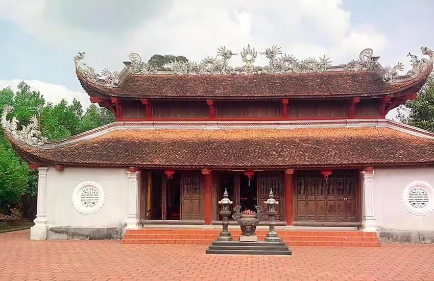 Cảnh quan Đền thờ Nguyễn Lỗi