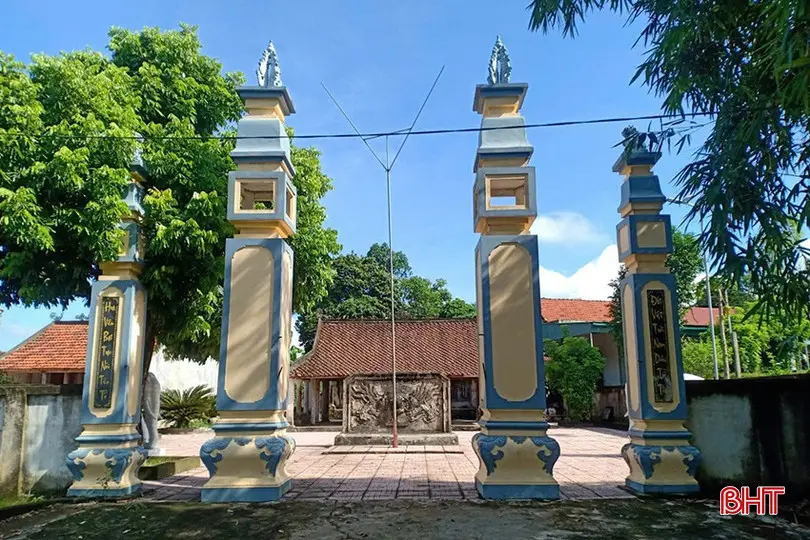 Cổng Đền thờ Dương Trí Trạch
