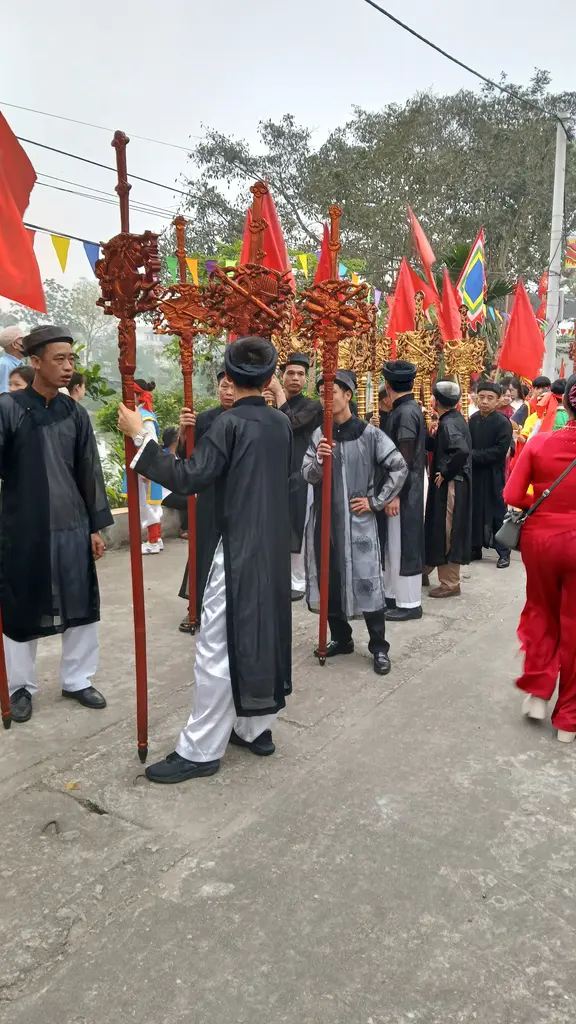 Đội bát bửu trong lễ hội làng Thái Hòa