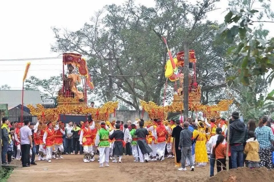 Lễ rước tại Hội làng Nội An